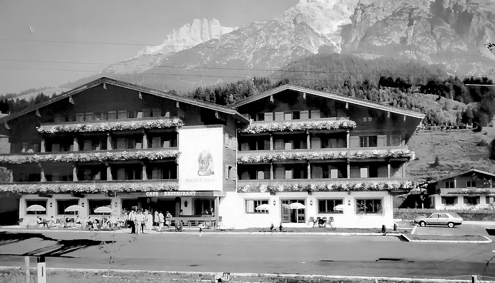 Hotel-alt1981-grau-Sommer-gross