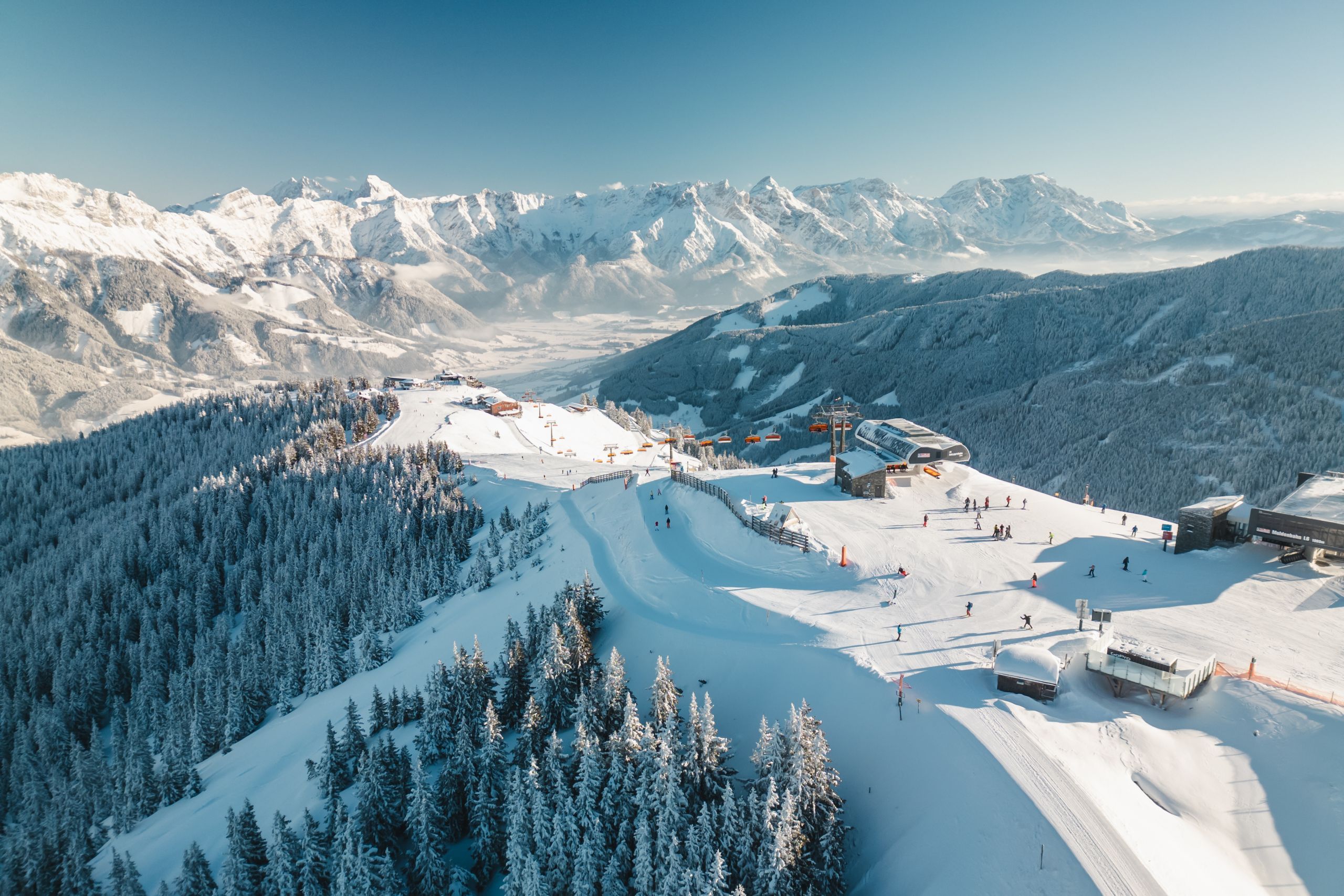 Snow-covered slopes and mountain views in Asitz Leogang
