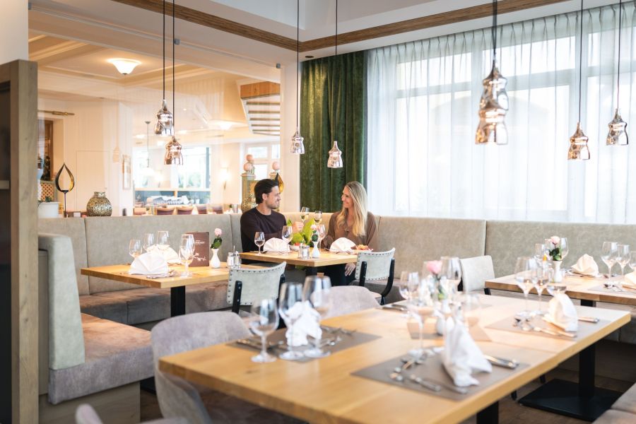 Asitz_Paar_Abendessen_Hotel Leonhard