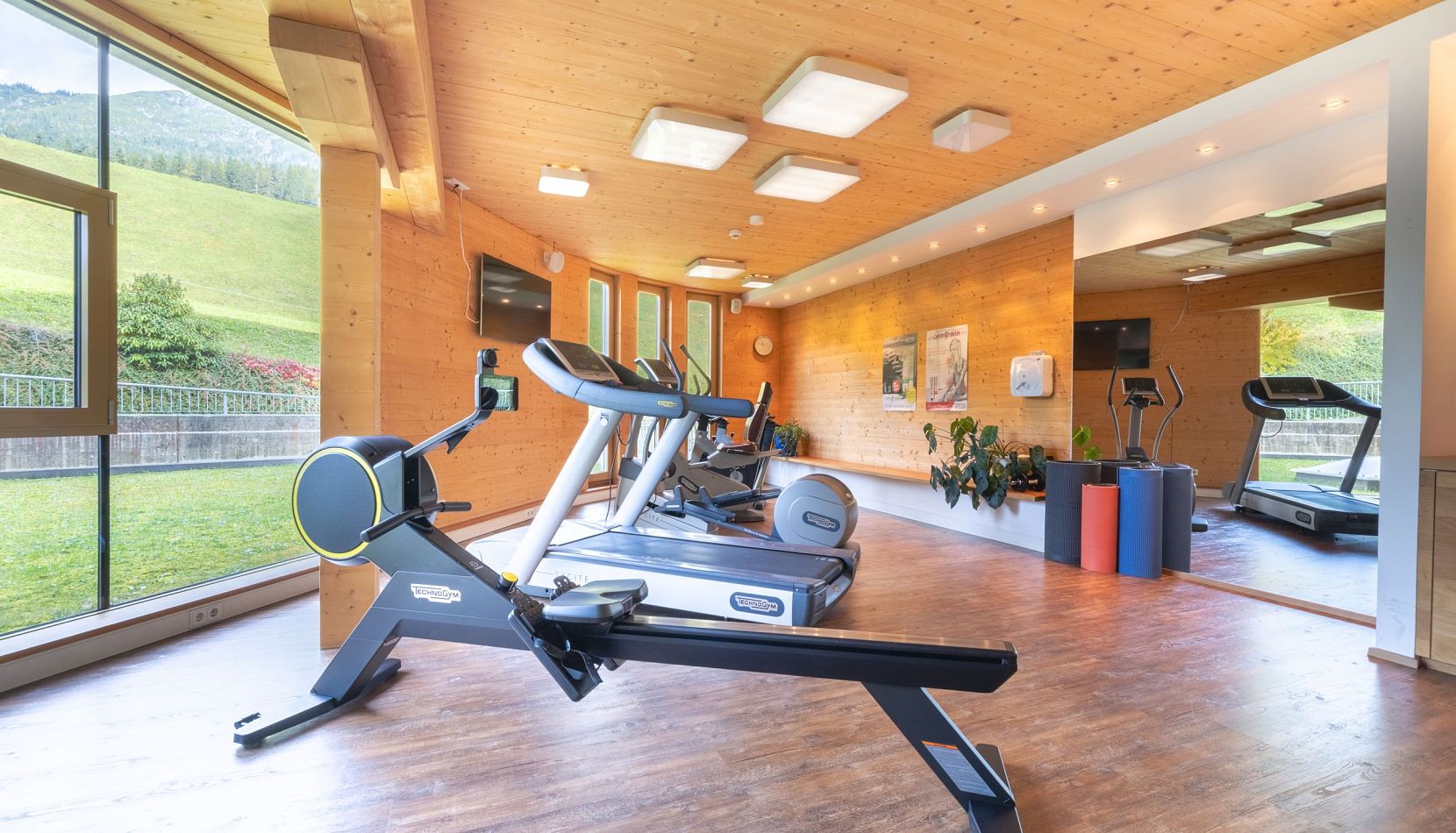 indoor-fitness-hotel-leonhard